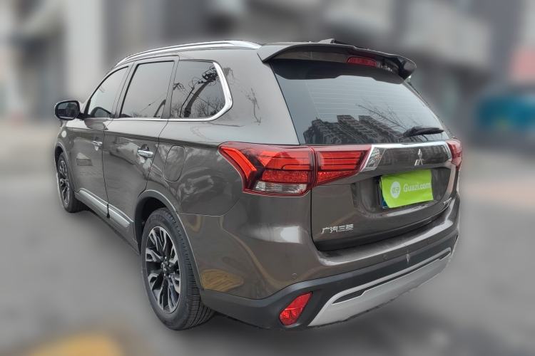 Used Mitsubishi Outlander 2019 2.4L 4x4 Zhi Xiang Edition 5 Seats China V Emission Standard
