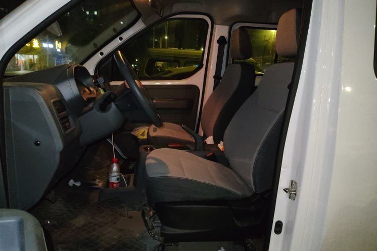 Used Wuling Yangguang 2024 300KM Comfort Version Passenger Van 75kW
