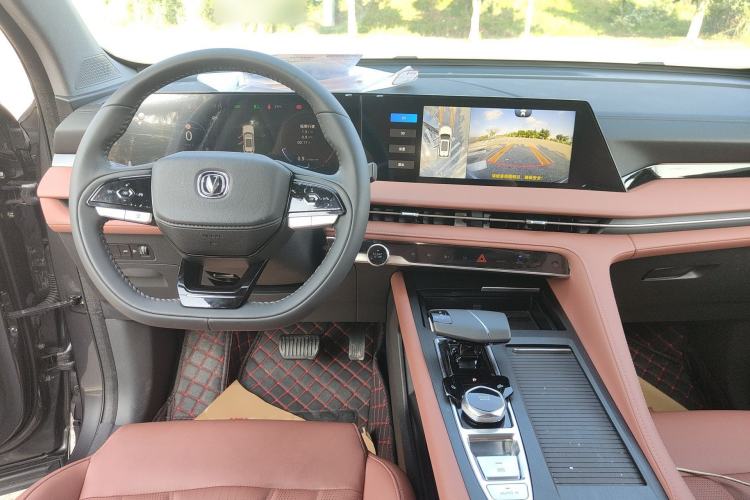 Used CHANGAN CS75 PLUS 2024 3rd Generation Champion Edition 1.5T Intelligent Drive Dynamic Model Center Console