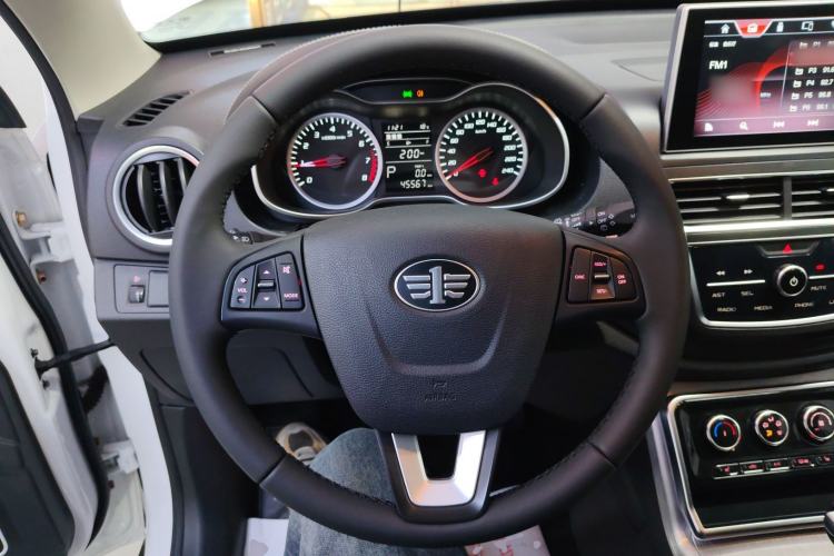 Used Bestune X40 2019 1.6L Automatic Luxury Edition China VI
