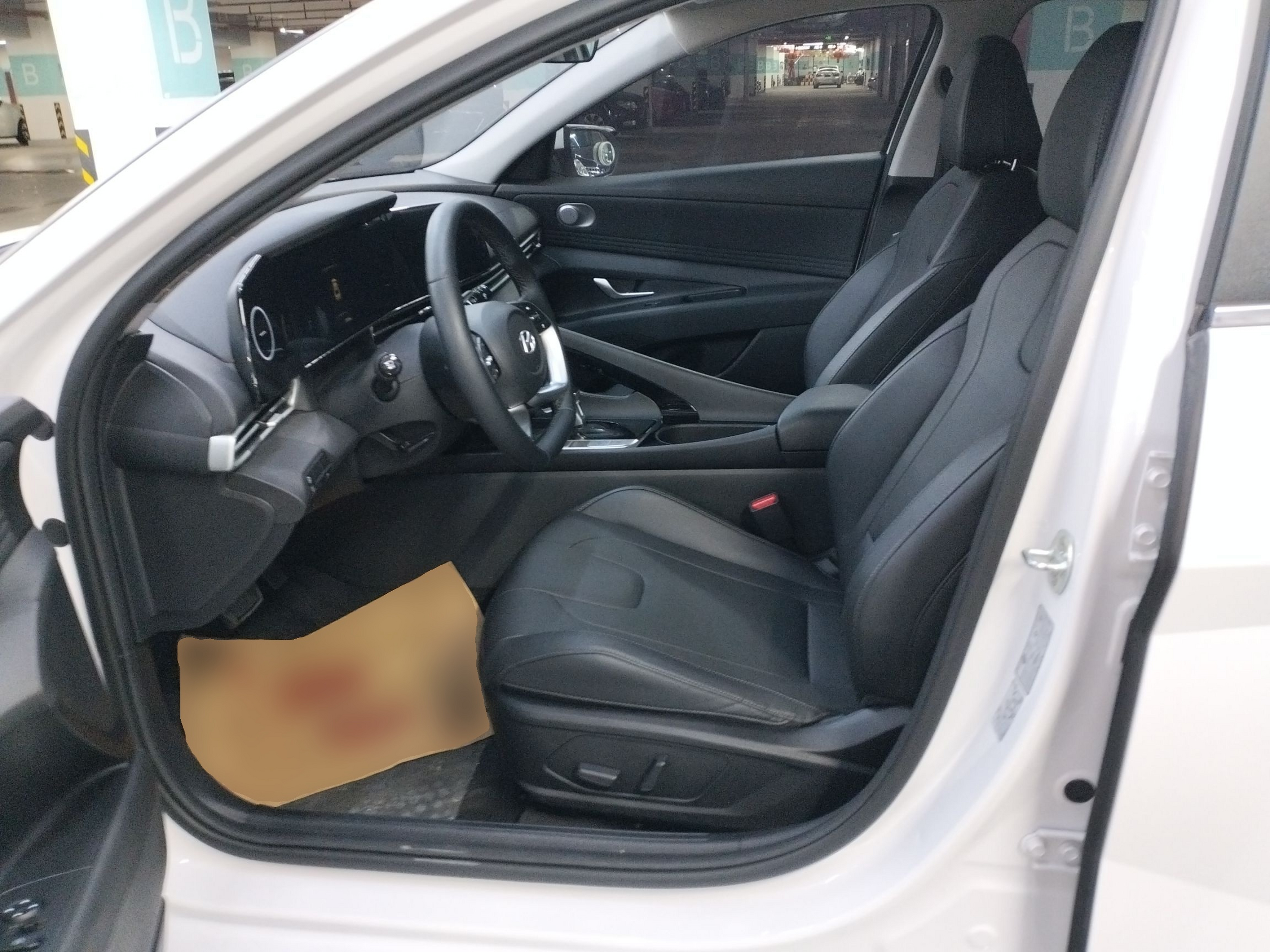 Переднее сиденье в автомобиле