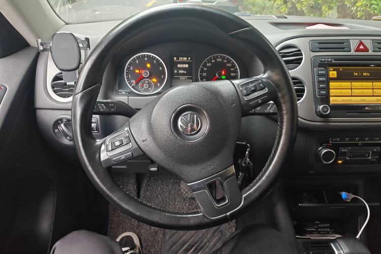 Used Volkswagen Tiguan L 2010 1.8 TSI Automatic Two-Wheel Drive Trend Edition
