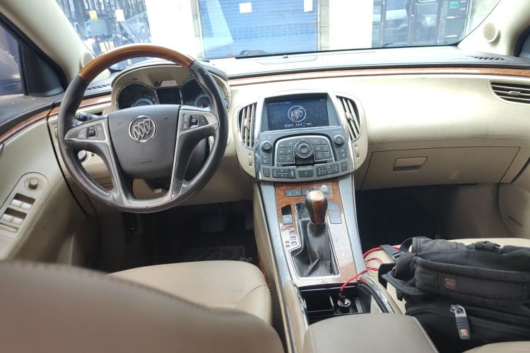 Used Buick LaCrosse 2011 2.4L SIDI Luxury Edition Center Console