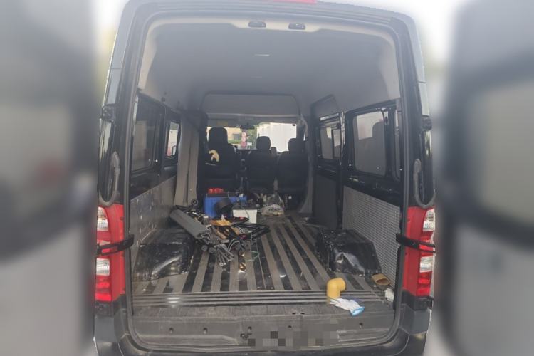 Used Foton Toano 2023 2.8T Manual Jixiang Long Wheelbase Mid-Top with Rear Dual Tires 7/9 Seats Trunk