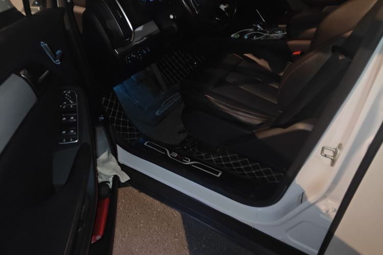 Used BYD Tang New Energy 2018 DM 2.0T All-Wheel Drive Smart Connect Advanced Model 7 Seats China V Emission Standard
