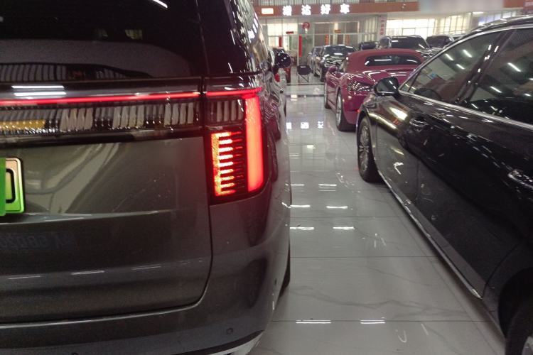 Used Zeekr 009 2024 Six-Seat Executive Version 4WD 108 kWh
