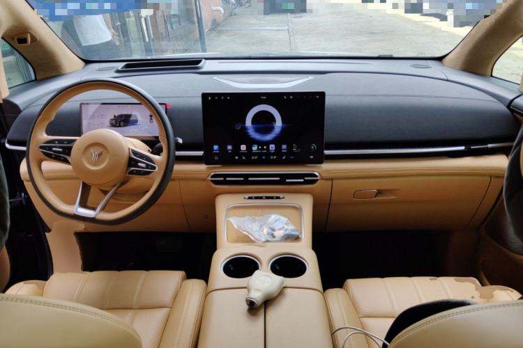 Used VOYAH Dream 2025 PHEV Four-Wheel Drive Prestige Qiankun Edition Center Console