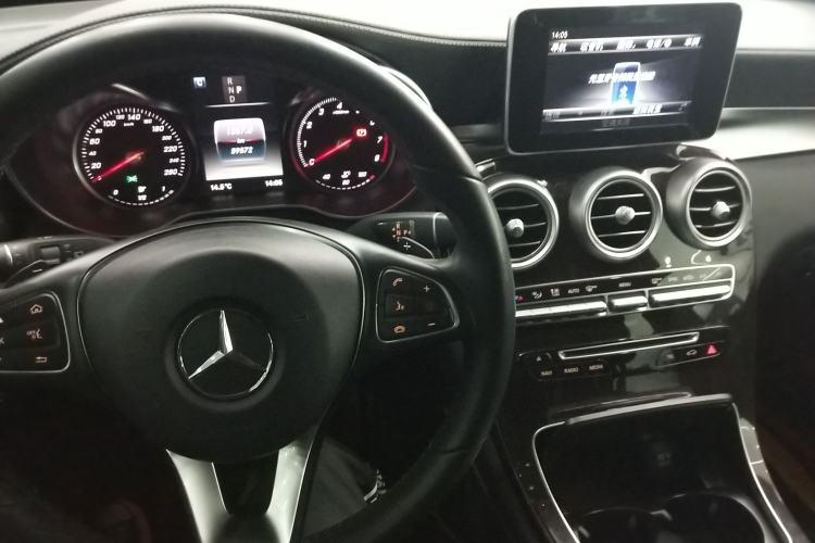 Used Mercedes-Benz GLC 2019 GLC 260 L 4MATIC Luxury Model Center Console