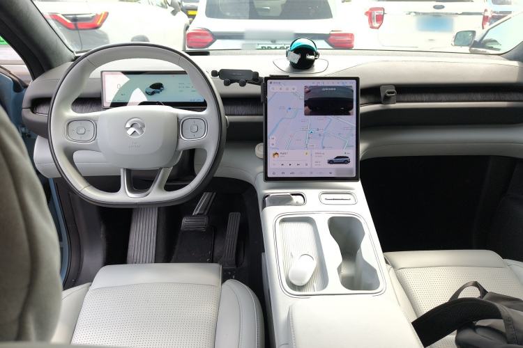 Used Nio ES6 2024 75 kWh Center Console