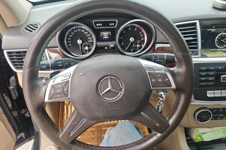 Used Mercedes-Benz M-Class 2014 ML 400 4MATIC Dynamic Model
