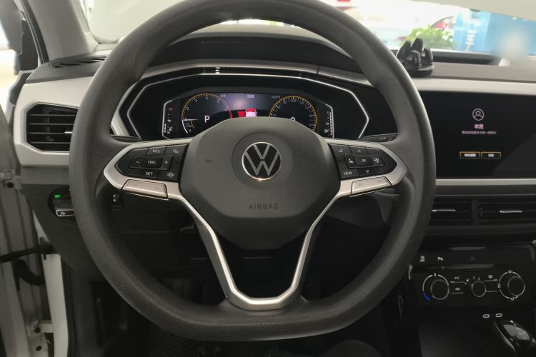 Used Volkswagen Tacqua 2021 200TSI DSG JoyConnect Edition Steering Wheel
