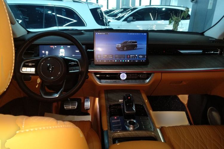 Used Tank 500 New Energy 2025 Hi4-Z Center Console