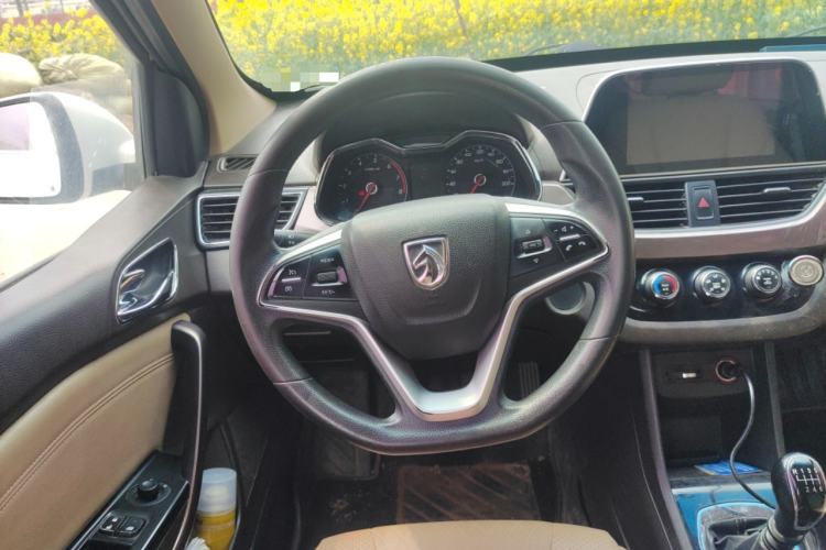 Used Baojun 310W 2017 1.5L Manual Fashion Model China V