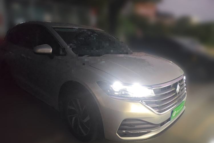 Used Volkswagen Viloran 2020 330TSI Luxury Edition Front Right 45 Deg