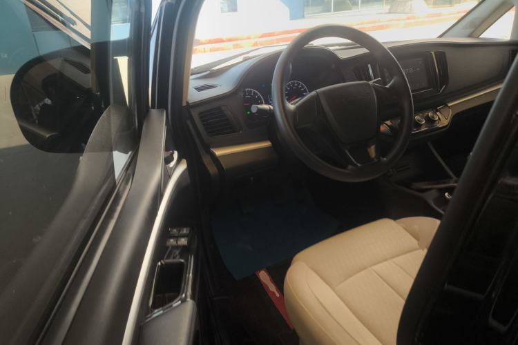 Used FORTHING Lingzhi 2023 M5L 1.6L Base Model 7 Seats Driver Seat