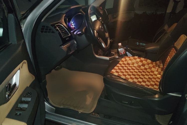 Used Great Wall Wingle 6 2014 2.0T Two-Wheel Drive Navigation Version 4D20B Interior 3