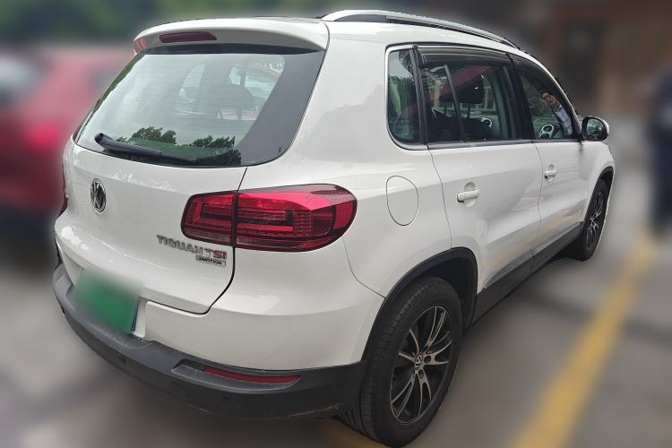 Used Volkswagen Tiguan 2015 1.8TSI Automatic All-Wheel-Drive Luxury Model Rear Right 45 Deg