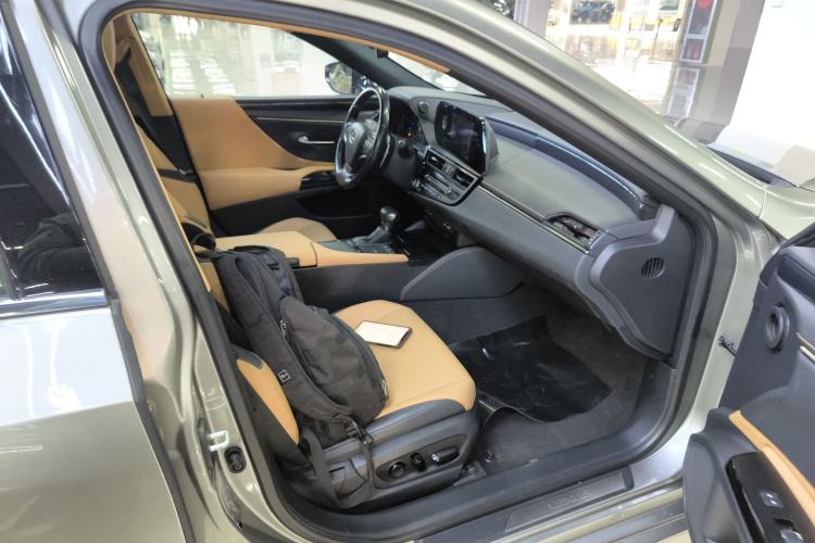 Used Lexus ES 2021 300h Deluxe Edition