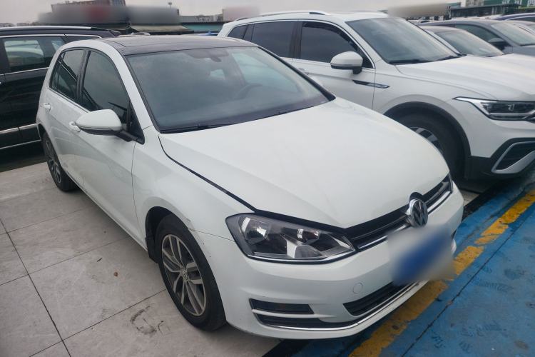 Used Volkswagen Golf 2016 230TSI Automatic Luxury Version Front Right 45 Deg