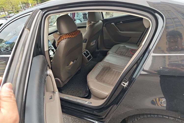 Used Volkswagen Magotan 2015 1.8TSI Luxury Model Interior 4