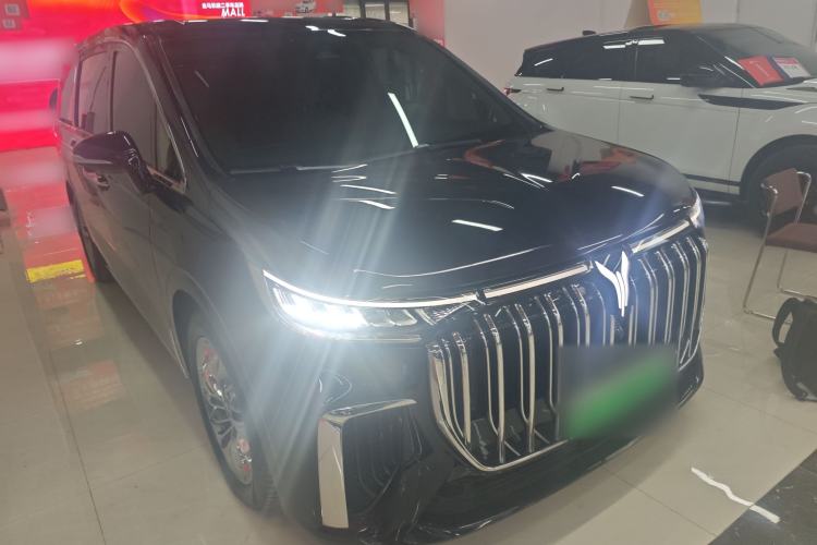 Used VOYAH Dream 2024 PHEV Ultra-Long Range Flagship Edition Front Right 45 Deg