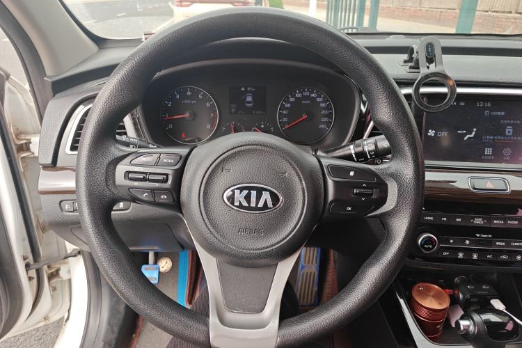 Used Kia K3 (Kai Shen) 2017 1.8L Automatic GLS Steering Wheel