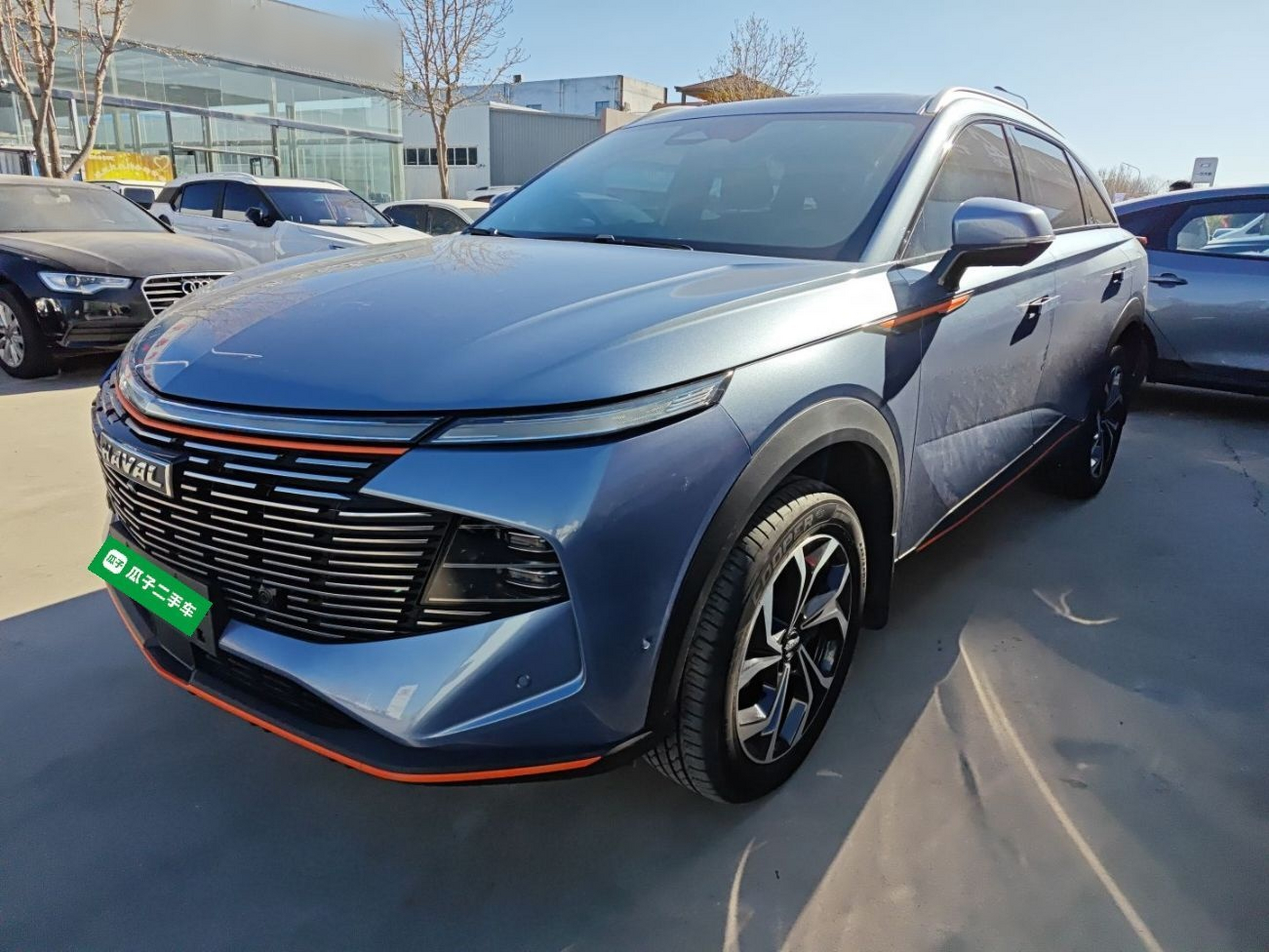 Под передней частью автомобиля