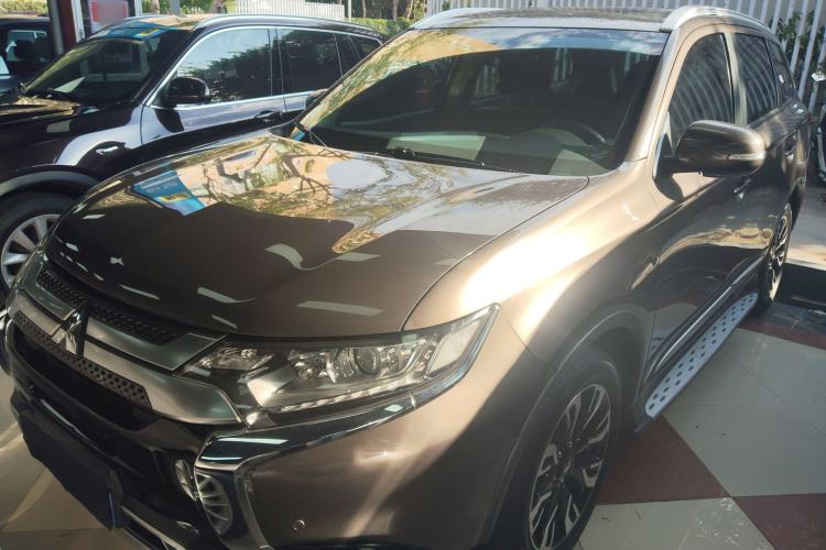 Used Mitsubishi Outlander 2019 2.0L Two-Wheel Drive Comfort Edition 7-Seater China VI Standard