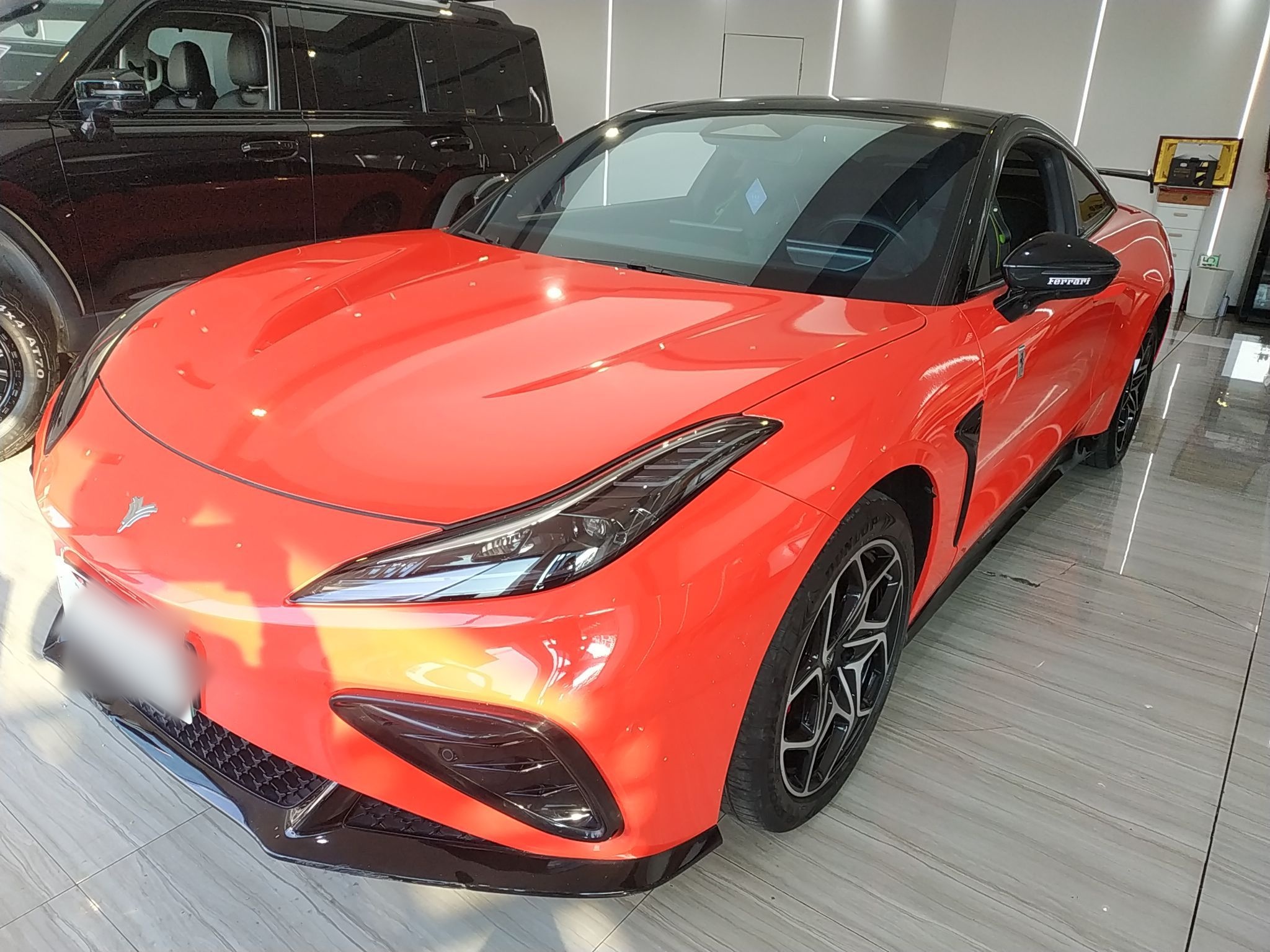 تحت مقدمة السيارة