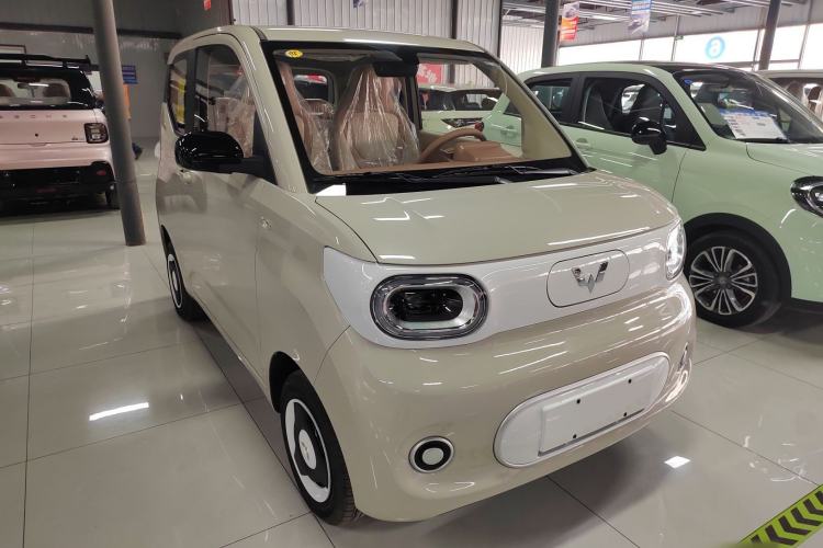 Used Wuling Hongguang MINIEV 2024 3rd Generation 215km Youth Edition Front Right 45 Deg