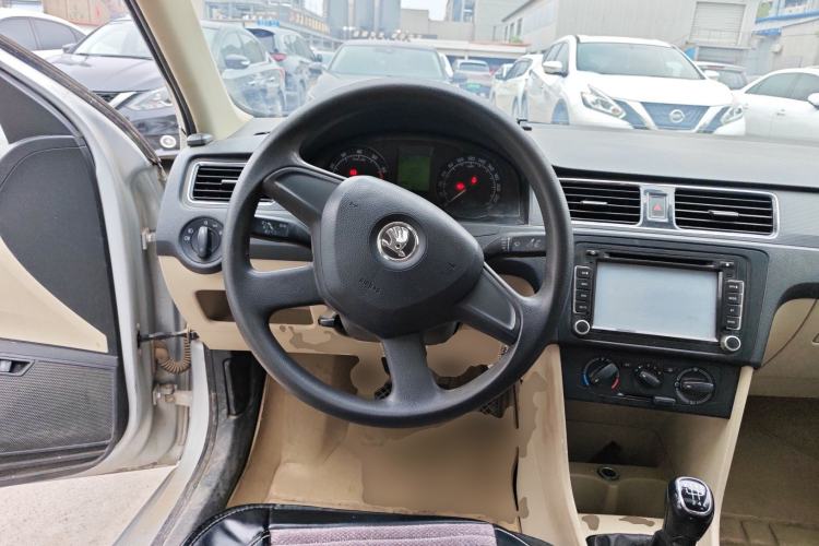 Used Skoda Rapid 2013 1.6L Manual Smart Selection Model Steering Wheel