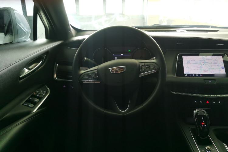 Used Cadillac XT4 2022 28T Two-Wheel-Drive Luxury Version
