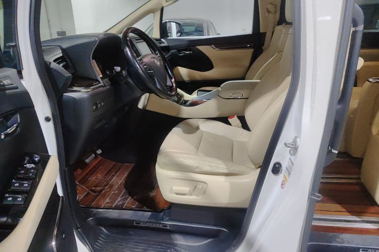 Used Toyota Alphard 2015 3.5L Luxury Edition
