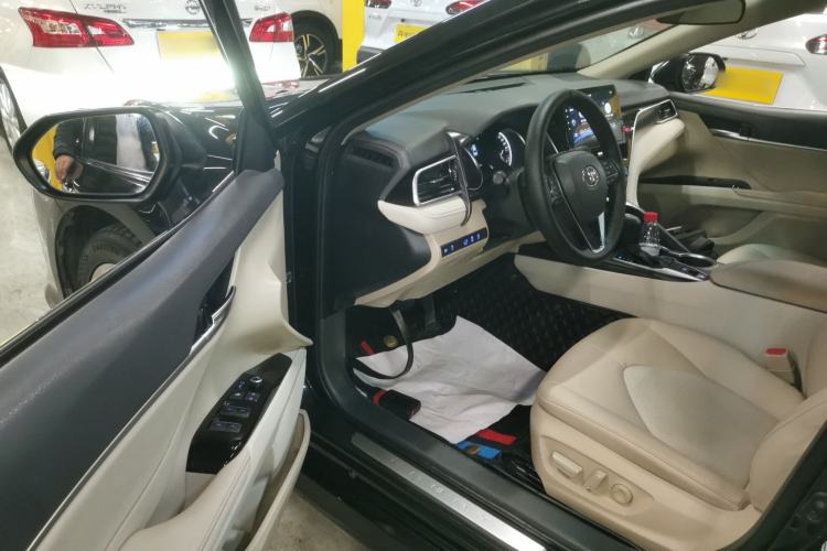 Used Toyota Camry 2021 2.0G Luxury Edition
