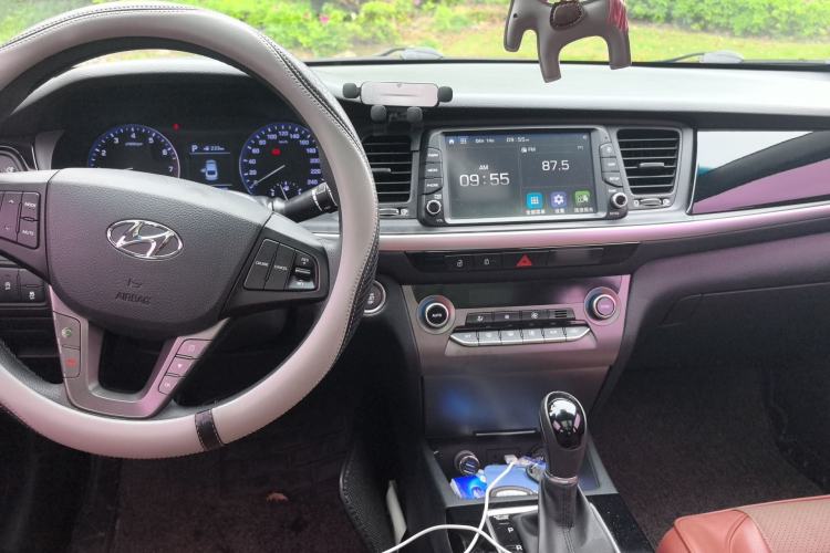 Used Hyundai Mistra 2019 1.8L Automatic Smart GLS Commemorative Model China VI Standard Center Console