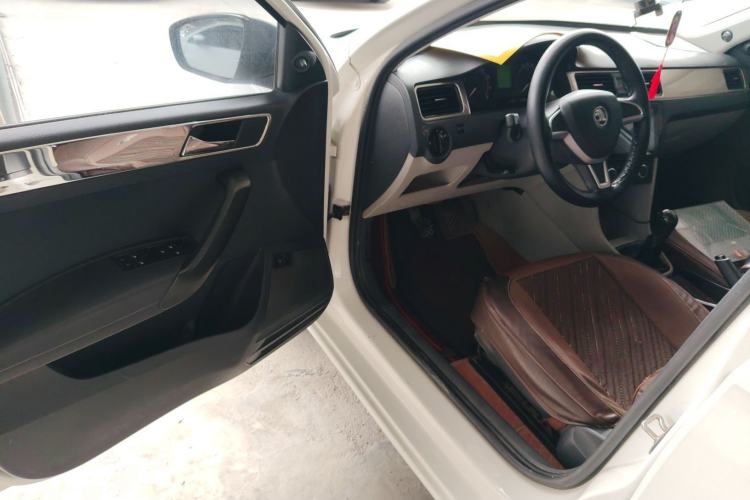 Used Skoda Rapid 2016 1.6L Manual Front-Wheel-Drive Version