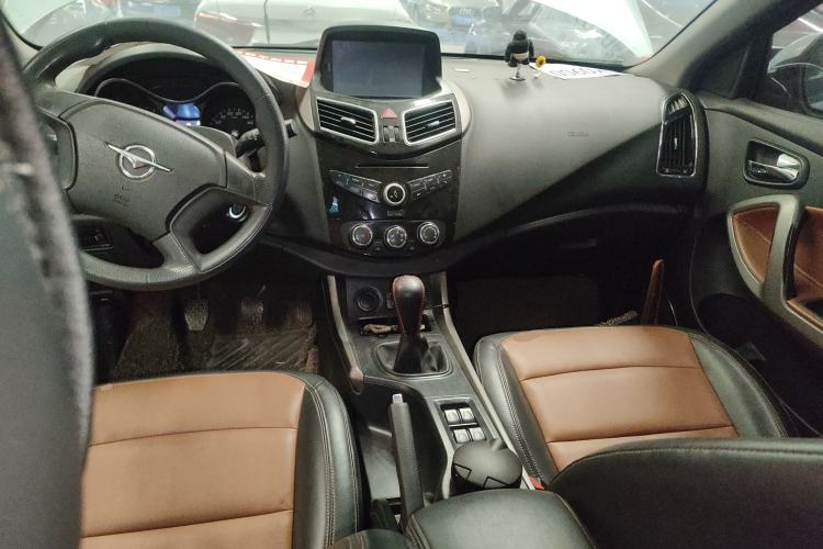 Used Haima S5 2014 1.6L Manual ZhiLe Model Center Console