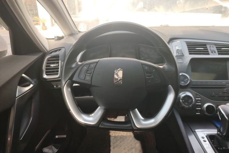 Used DS 5 2013 1.6T Luxury Edition THP160
