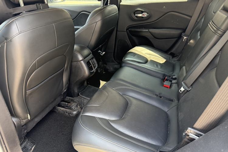 Used Jeep Cherokee 2017 2.0L Superior Edition