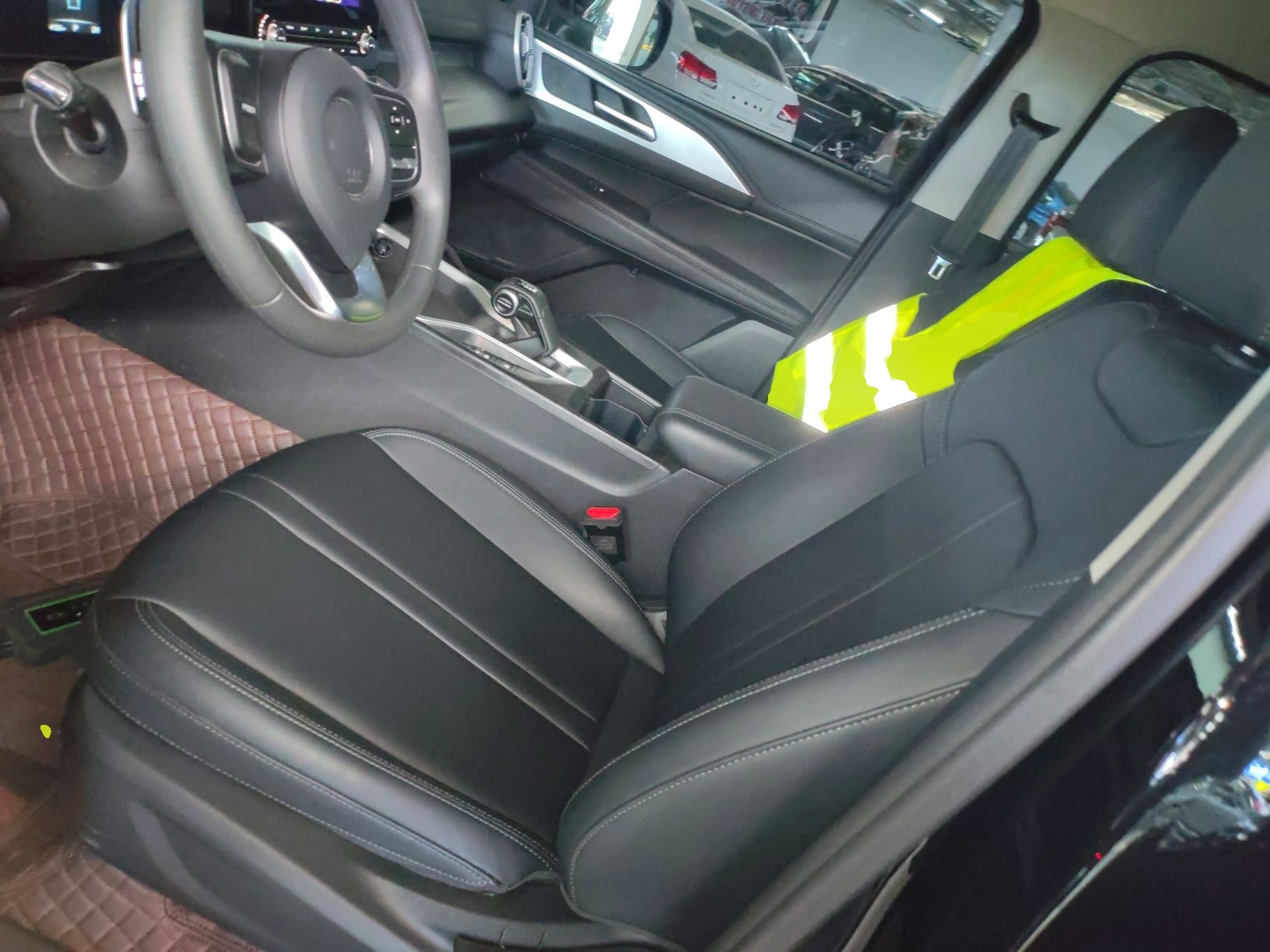 Переднее сиденье в автомобиле