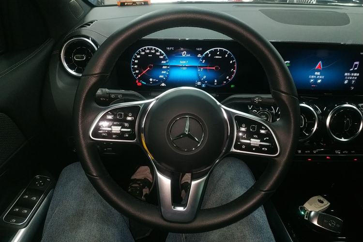 Used Mercedes-Benz GLA 2023 GLA 200 Steering Wheel