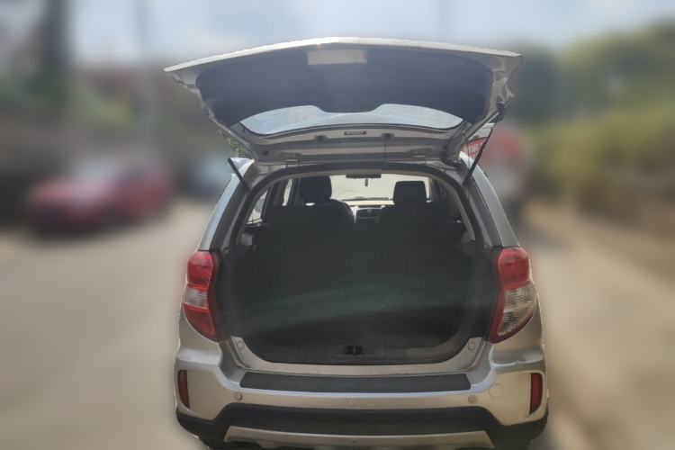 Used CHANGAN CX20 2014 1.4L Manual Sport Version China IV Standard Trunk