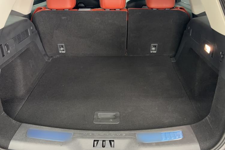 Used Lincoln Nautilus 2025 2.0T All-Wheel-Drive Luxury Hybrid Edition Interior 9