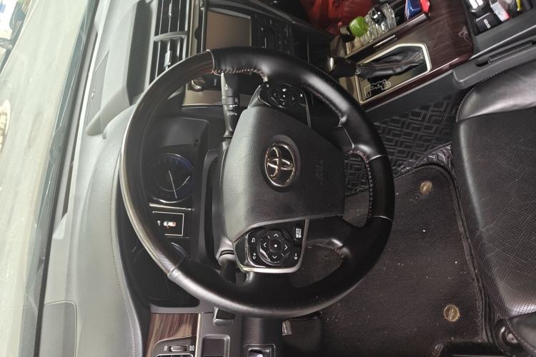 Used Toyota Camry 2016 Dual-Engine 2.5 HG 10th Anniversary Deluxe Navigation Edition
