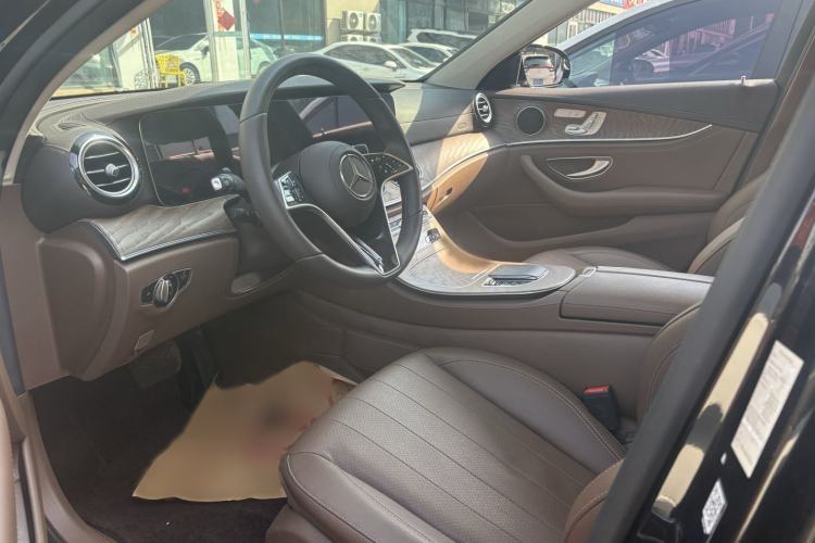 Used Mercedes-Benz E-Class 2023 Updated E 300 L Fashion Edition Interior 2