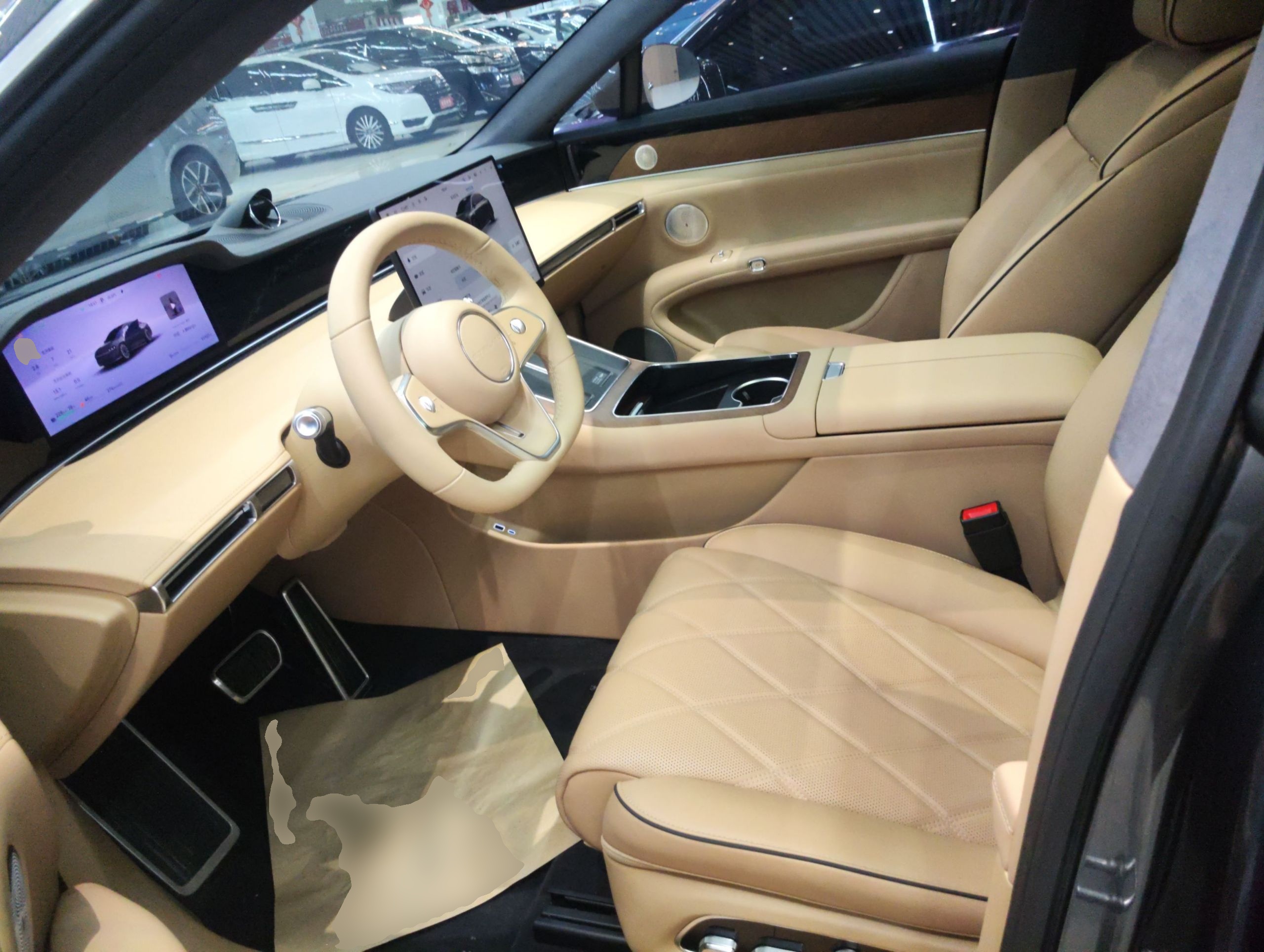 المقاعد الأمامية داخل السيارة