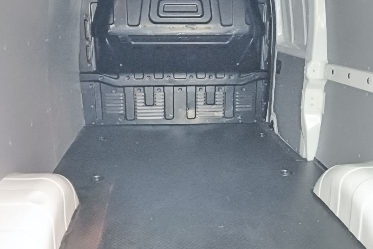 Used SAIC MAXUS EV30 2023 Pure-Electric Smart Logistics Expert with Long Wheelbase Guoxuan
