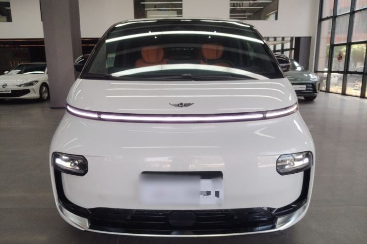 Used Geely Galaxy LEVC L380 2024 140-Degree 6-Seater All-Wheel-Drive Ultra Front