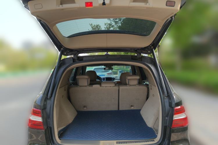 Used Mercedes-Benz M-Class 2012 ML 350 Sport Edition Trunk