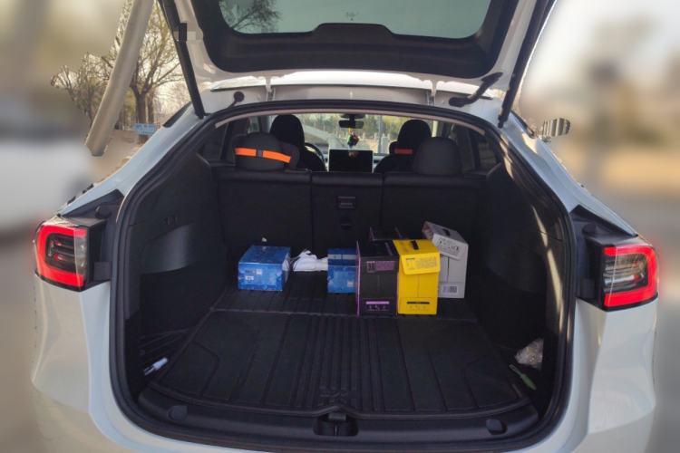 Used Tesla Model Y 2024 Long-Range All-Wheel-Drive Version